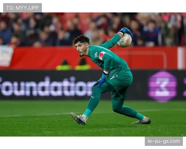 罗贝托转会谈判进入关键阶段 多家俱乐部竞相争夺