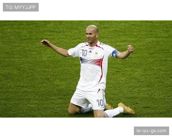 齐达内传球艺术解析：足球传奇巨星技术背后的秘密