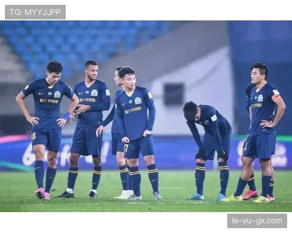 广州德比持续升温，恒大与富力的对决备受关注。