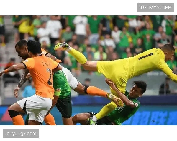 足球比赛中关键失误频发影响球队近期表现走势