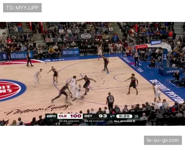 凯德·坎宁安靠突破制造回合助力球队提升关键时刻得分效率