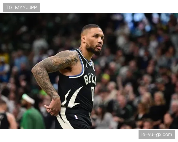 利拉德休赛期天天凌晨四点打卡训练馆，手机屏保还是账单？